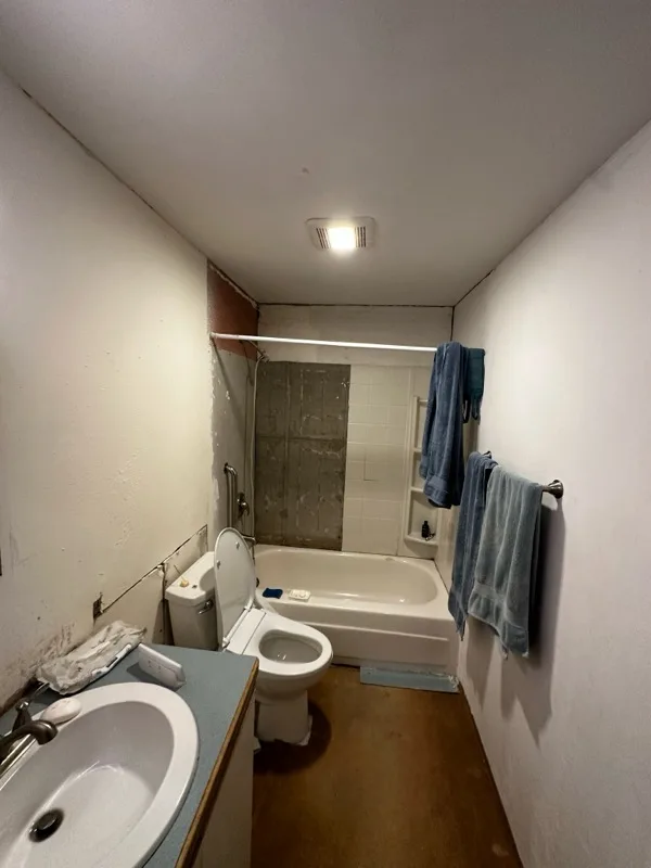 Billings Bathroom before renovation